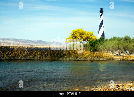 Miniatur Leuchtturm am Ufer des Lake Havasu in der Nähe von Lake Havasu City, Arizona Stockfoto