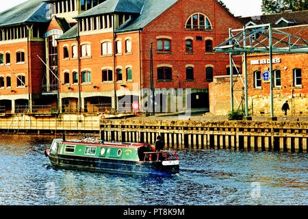 Kanal Boot auf dem Fluss Ouse, Skeldergate, York, England Stockfoto