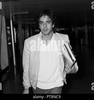 Amerikanischen Schauspieler Al Pacino am Heathrow Airport April 1985 ankommen. Stockfoto