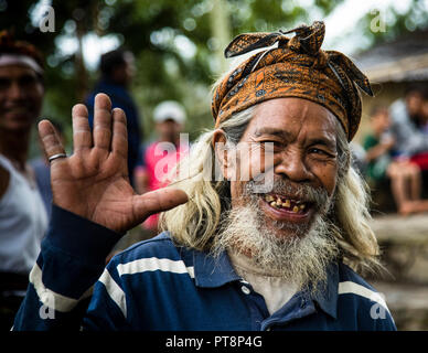 Humorvoller Kulturaustausch, Sunda-Inseln, Indonesien Stockfoto