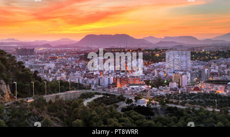 Panorama von Alicante aus Schloss von Santa Barbara. Alicante, Valencia, Spanien. Stockfoto