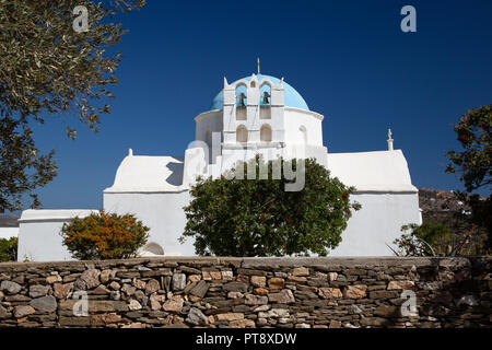 Die Griechisch-orthodoxe Kirche von Agia Varvara zwischen Kamares und Apollonia auf der griechischen Insel Milos in den Kykladen Stockfoto