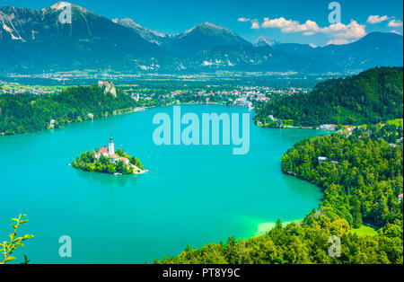 See in einer bergigen Landschaft. Stockfoto