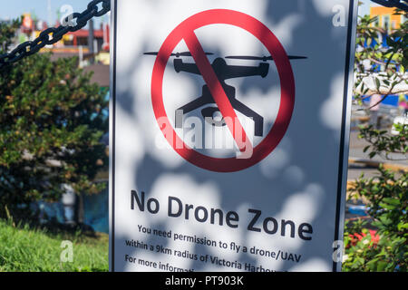 VICTORIA, Kanada - 26 September 2018: Kein drone zone Schild an einem Zaun in einem städtischen Zentrum verbunden. Stockfoto