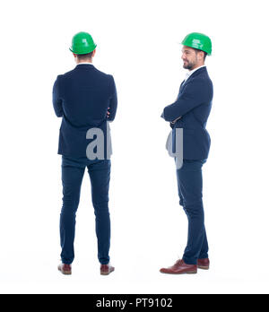 Junge Ingenieur in Anzug und Helm zurück und Rückansicht, isoliert auf weißem Stockfoto