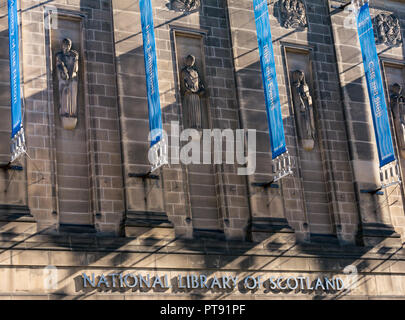 Im Art déco-Stil der 1930er Jahre Nationale Bibliothek von Schottland von Hew Lorimer und Musen in Nischen von Reginald Fairlie, George IV Bridge, Edinburgh, Schottland, Großbritannien Stockfoto