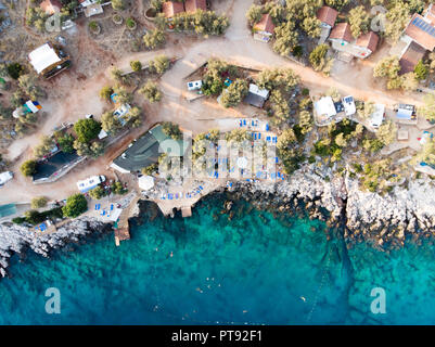 Antenne Drone Ansicht von Kas ist klein, Angeln, Tauchen, Segeln und touristische Stadt in der Provinz Antalya, Türkei. Ferienhäuser in der Türkei Stockfoto