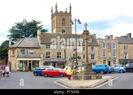 Markt Cross und St. Edward's Kirche, Turm, Marktplatz, Stow-on-the-Wold, Gloucestershire, England, Vereinigtes Königreich Stockfoto