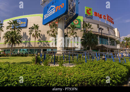 PATTAYA, THAILAND - APRIL 24,2018: Big C Extra Dies ist ein modernes, medium Shopping Mall in Central Pattaya Road. Im Inneren befinden sich ein Supermarkt, einige Banken und so Stockfoto