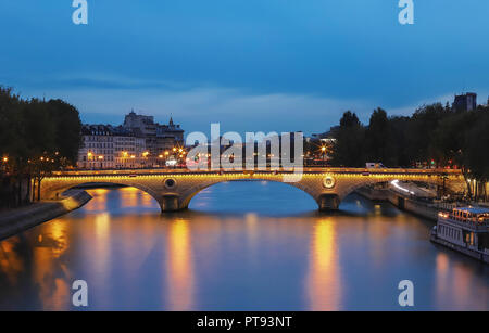 Der pont Louis-Philippe ist eine Brücke über die Seine in Paris. Es verbindet die Quai de Bourbon auf der Ile Saint Louis mit dem Saint Gervais neighb Stockfoto