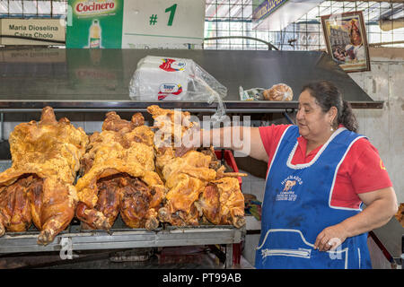 Hornados oder Braten Schwein Saint John von Sangolqui Food Market, Ecuador, Stockfoto