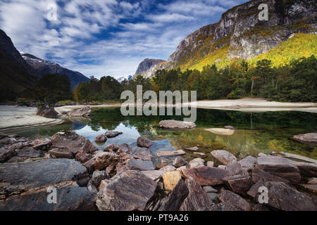 Rauma Fluss im Tal Romsdalen. Reinheimen Berge im mittleren Norwegen. Stockfoto