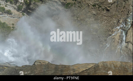 Detail der oberen Yosemite Falls, gerade von oben gesehen. Stockfoto