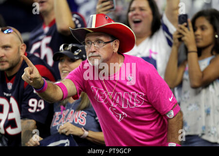 Houston, Texas, USA. 7 Okt, 2018. Ein Houston Texans Ventilator sticheleien die Dallas Cowboys vor der NFL regular season Spiel zwischen den Houston Texans und die Dallas Cowboys an NRG Stadion in Houston, TX am 7. Oktober 2018 Credit: Erik Williams/ZUMA Draht/Alamy leben Nachrichten Stockfoto