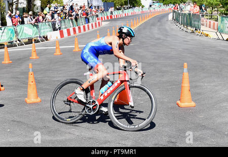 Buenos Aires, Argentinien. 7 Okt, 2018. Yu Xinying von China konkurriert während der Frauen Triathlon auf der Summer Youth Olympic Games 2018 in Buenos Aires, der Hauptstadt von Argentinien, Oktober 7, 2018. Yu Xinying der geordneter 20 mit 1 Stunde 2 Minuten 49 Sekunden. Credit: Er Changshan/Xinhua/Alamy leben Nachrichten Stockfoto