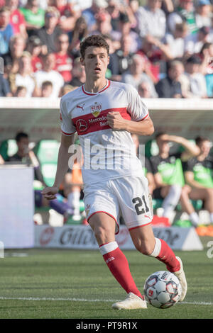 Hannover, Deutschland. 06 Okt, 2018. Benjamin PAVARD (S) in Aktion mit Kugel; Fußball 1. Bundesliga, Saison 2018/2019, 7. Spieltag, Hannover 96 (H) - VfB Stuttgart (S) 3:1, am 0510.2018 in Hannover, Deutschland. DFL Bestimmungen verbieten die Verwendung der Bilder, Bildsequenzen und/oder quasi-Video | Verwendung der weltweiten Kredit: dpa/Alamy leben Nachrichten Stockfoto