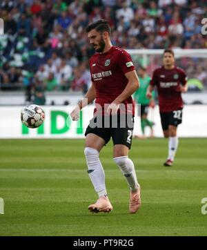 Hannover, Deutschland. 06 Okt, 2018. Deutschland, Hannover, 06.10.2018, Fußball, Bundesliga, Saison 2018/2019, 7. Spieltag Hannover 96 - VfB Stuttgart: Josip Elez (Hannover 96), DFL-Bestimmungen verbieten die Verwendung von Fotografien als BILDSEQUENZEN UND/ODER QUASI VIDEO, Kredit: Robin Rudel | Verwendung weltweit/dpa/Alamy leben Nachrichten Stockfoto