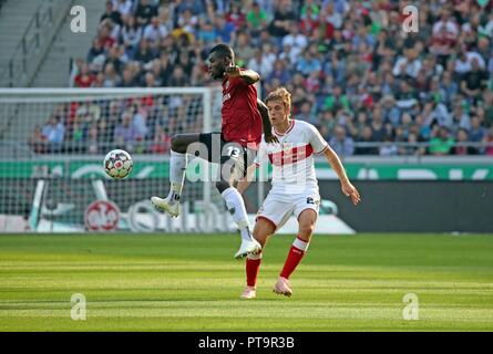 Hannover, Deutschland. 06 Okt, 2018. Hannover 96 - VfB Stuttgart: nach rechts Ihlas Bebou (Hannover 96), Borna Sosa (VfB Stuttgart), DFL-Bestimmungen verbieten die Verwendung der Linken von Fotografien als BILDSEQUENZEN UND/ODER QUASI-VIDEO. Credit: Robin Rudel | Verwendung weltweit/dpa/Alamy leben Nachrichten Stockfoto