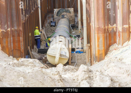 08. Oktober 2018, Mecklenburg-Vorpommern, Lubmin: Blick auf das Rohrende der Ostseepipeline "Nord Stream 2' an der empfangenden Station in Lubmin. Bau sollen bis Anfang 2020 abgeschlossen sein. Foto: Jörg Carstensen/dpa Stockfoto