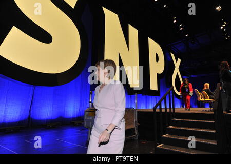 Glasgow, UK. 8. Okt 2018. Nicola Sturgeon MSP - Erster Minister und Führer der Schottischen Nationalpartei SNP, jährliche nationale Konferenz SECC. Credit: Colin Fisher/Alamy leben Nachrichten Stockfoto