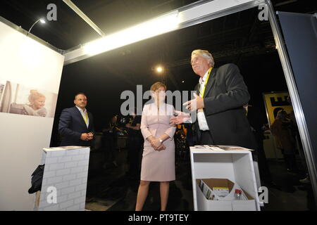 Glasgow, UK. 8. Okt 2018. Nicola Sturgeon MSP - Erster Minister und Führer der Schottischen Nationalpartei SNP, jährliche nationale Konferenz SECC. Credit: Colin Fisher/Alamy leben Nachrichten Stockfoto