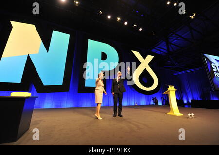 Glasgow, UK. 8. Okt 2018. Erster Minister Nicola Sturgeon & John Swinney MSP - Stellvertretender Erster Minister und Cabinet Minister für Bildung und Qualifikationen bei der Konferenz in Glasgow SECC. Credit: Colin Fisher/Alamy leben Nachrichten Stockfoto