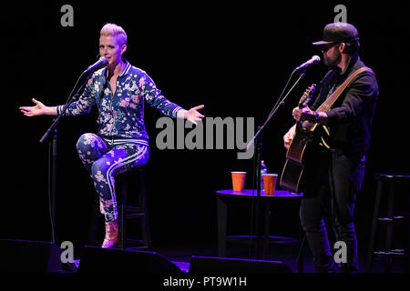 Fort Lauderdale, FL, USA. 07 Okt, 2018. Thompson Square führt auf dem Parker Playhouse am 7. Oktober in Fort Lauderdale Florida 2018. Quelle: MPI04/Medien Punch/Alamy leben Nachrichten Stockfoto