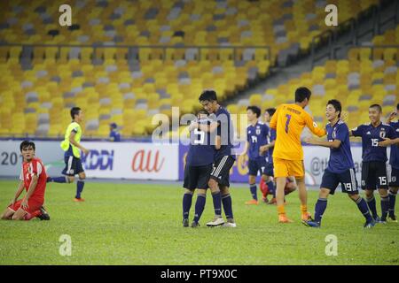 Japan Spieler feiern nach dem Gewinn der AFC U-16 Meisterschaft 2018 Finale zwischen Japan 1-0 Tadschikistan in Bukit Jalil Nationalstadion in Kuala Lumpur, Malaysia, 7. Oktober 2018. Quelle: LBA/Alamy leben Nachrichten Stockfoto
