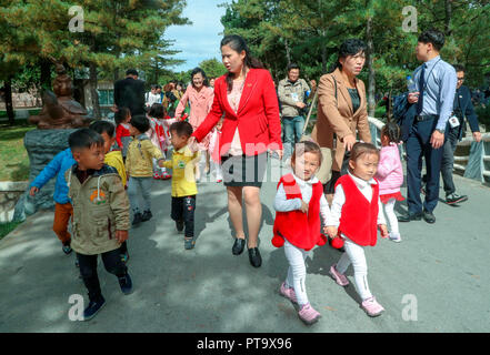 Pjöngjang Zentrale Zoo, Okt 6, 2018: die Nordkoreaner in Pjöngjang Zentrale Zoo in Pyongyang, Nordkorea. EDITORIAL NUR VERWENDEN (Mandatory Credit: Gemeinsame Pressekorps Pyeongyang Pool/LBA) (Nordkorea) Stockfoto