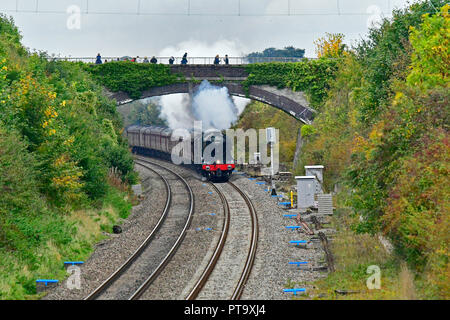 Flachs Bourton, Bristol, UK. 8. Oktober, 2018. Dampfzug bei Flachs Bourton auf dem Weg zum Bahnhof Templemeads von Exeter reiste gesehen. Credit: Robert Timoney/Alamy leben Nachrichten Stockfoto