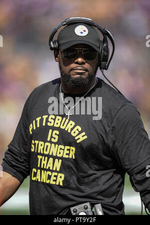 Pittsburgh, PA, USA. 7 Okt, 2018. Steelers Head Coach Mike Tomlin während der Pittsburgh Steelers vs Atlanta Falcons Spiel am Heinz Feld in Pittsburgh, PA. Jason Pohuski/CSM/Alamy leben Nachrichten Stockfoto