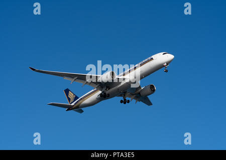 Tokio, Japan - OCT. 7, 2018: Airbus A350-900 Landung auf den Haneda International Airport in Tokio, Japan. Stockfoto