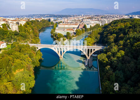 Luftaufnahme der Arve eine Rhone Fluss Zusammenfluss in Genf Schweiz Stockfoto