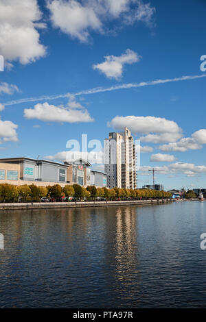 Ein Blick auf die Lowry Outlet Mall, Vue Cinema, Mehrfamilienhaus, Salford, Greater Manchester, UK Stockfoto