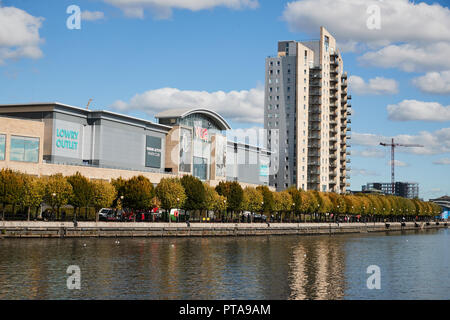 Ein Blick auf die Lowry Outlet Mall, Vue Cinema, Mehrfamilienhaus, Salford, Greater Manchester, UK Stockfoto