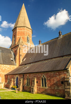 Wells, England, Großbritannien - 25 Mai 2013: Sommer Sonne scheint auf die ehemalige Kirche der Mendip Krankenhaus im Süden Horrington in der Nähe von Brunnen in Somerset, jetzt 1 Stockfoto