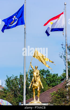 Jeanne d'Arc ist gedacht mit einer goldenen Statue, November 15, 2015, in New Orleans, Louisiana. Stockfoto