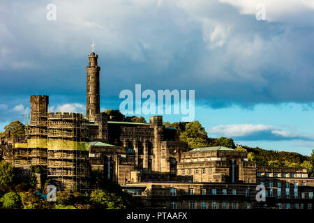 Edinburgh, Großbritannien - 26 August 2018: Carlton Hill architektonischen Details mit Nelson Denkmal Stockfoto