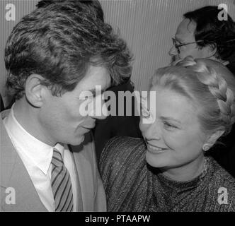 Ian McKellen und Prinzessin Grace bei Ian McKellen einen Menschen gibt, der die Theateraufführung von "Shakespeare" am Broadhurst Theater auf April 26,1981 in New York City. Foto von Adam Schädel/PHOTOlink/MediaPunch Stockfoto