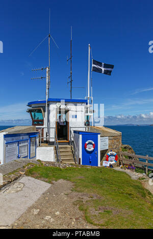 Die St. Ives Watch Tower, der Durchlauf durch die nationalen Coastwatch Institution, eine freiwillige Organisation und eingetragene Wohltätigkeitsorganisation, St. Ives, Cornwall, England, Großbritannien Stockfoto