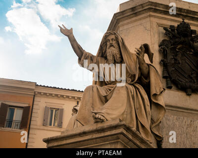 Statuen der Propheten, die an der Basis der Spalte der Unbefleckten Piazza di Spagna Rom Stockfoto