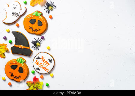 Halloween Lebkuchen Cookies - Kürbis, Geister, Hexe Hut, Spid Stockfoto