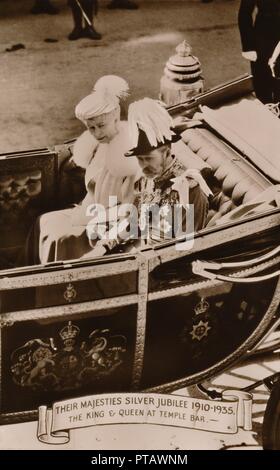 "Ihre Majestäten Silver Jubilee 1910-1935. Der König und die Königin im Temple Bar', 1935. Schöpfer: Unbekannt. Stockfoto