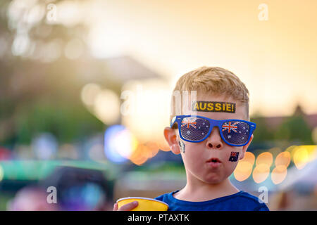 Cute australische junge mit Flag Tattoo auf seinem Gesicht auf Australia Day Feier in Adelaide Stockfoto