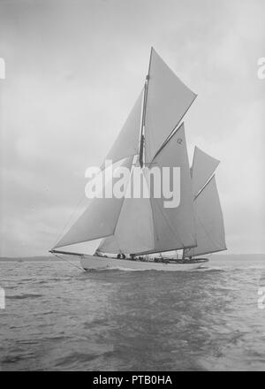 Die 96 ft Ketch' Julnar', 1911. Schöpfer: Kirk & Söhne von Cowes. Stockfoto