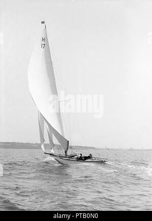 Die 8 Meter 'Ierne', 1914. Schöpfer: Kirk & Söhne von Cowes. Stockfoto