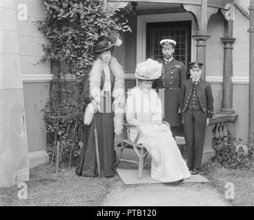 Der Prinz und die Prinzessin von Wales in das Royal Naval College, Osborne, Isle of Wight, 1908. Schöpfer: Kirk & Söhne von Cowes. Stockfoto