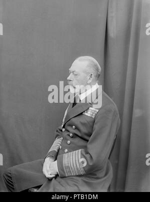 Studio Portrait von George V an Bord' HMY Victoria and Albert', c 1935 genommen. Schöpfer: Kirk & Söhne von Cowes. Stockfoto