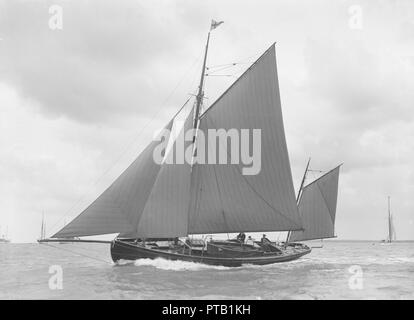 Die yawl "oosk', 1912. Schöpfer: Kirk & Söhne von Cowes. Stockfoto