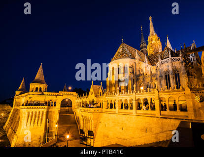 Die Budapester Fischerbastei und St. Matthias Kirche Stockfoto